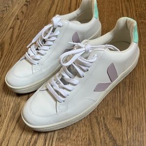 Womans Vejas size US 9